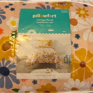 Twin comforter and sham